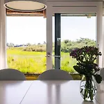 Inviting In Nyaraló
