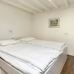 Inviting In Nyaraló *